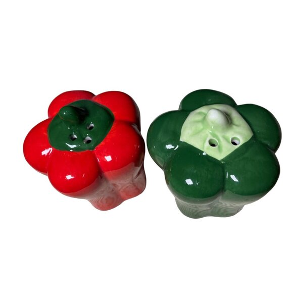 Zest Gardens Sweet Pepper Green Red Salt and Pepper shaker set - Picture 2 of 9